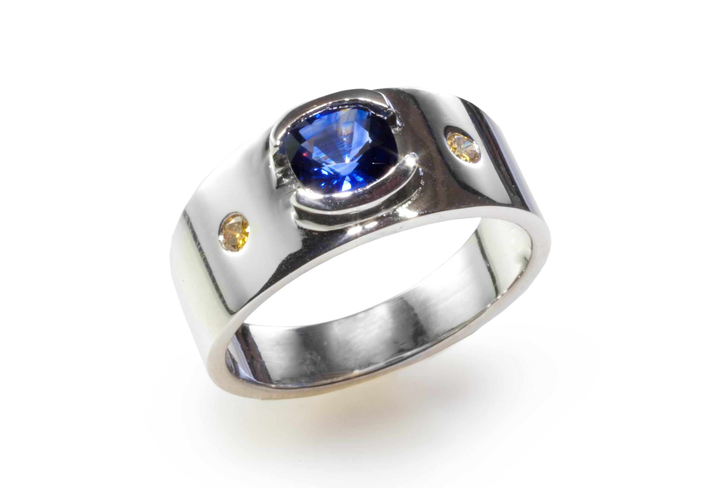 Sapphire oval ring